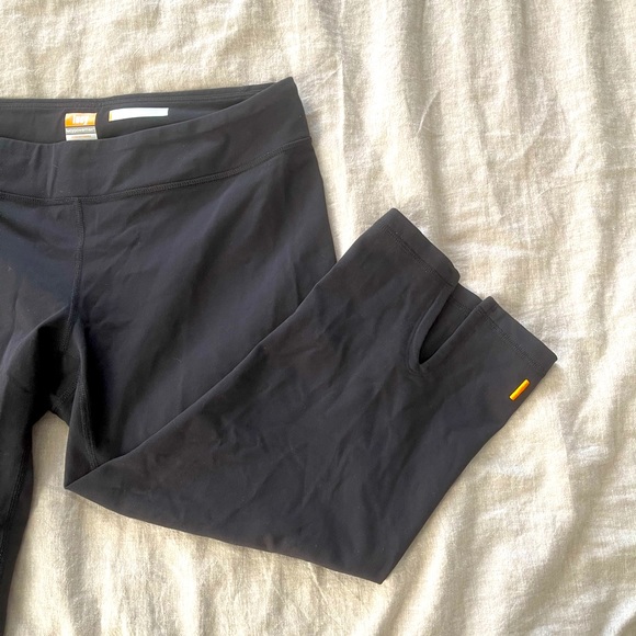 Lucy Lotus Collection black capri yoga pants - Picture 2 of 8
